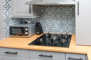 House, 3 Bedrooms | Private kitchen