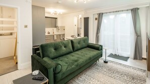 House, 1 Bedroom | Living room