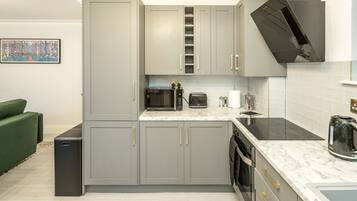 House, 1 Bedroom | Private kitchen