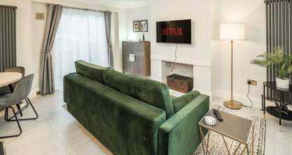 Spacious 1Br Flat In Wanstead: Garden & Comfort