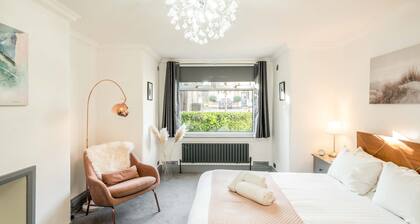 Spacious 1Br Flat In Wanstead: Garden & Comfort