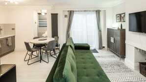 House, 1 Bedroom | Dining room