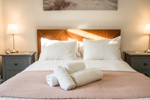 House, 1 Bedroom - Spacious 1Br Flat In Wanstead: Garden & Comfort (London)