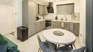 House, 1 Bedroom | Dining room