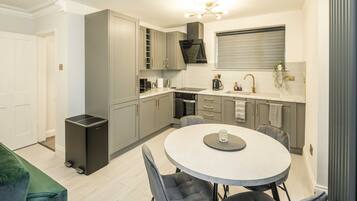 House, 1 Bedroom | Dining room