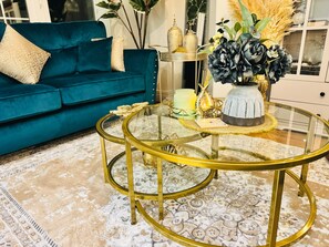 House, 4 Bedrooms | Living room