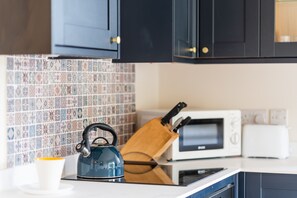 House, 2 Bedrooms | Private kitchen - Charming Coach House Retreat Near Sherborne Abbey (Sherborne)