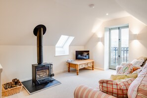 Living room - Charming Coach House Retreat Near Sherborne Abbey (Sherborne)