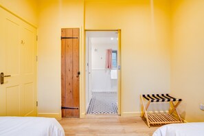 Room - Charming Coach House Retreat Near Sherborne Abbey (Sherborne)