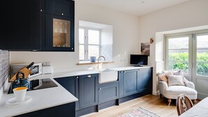 House, 2 Bedrooms | Private kitchen