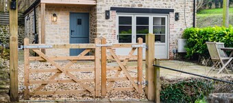 Charming Coach House Retreat Near Sherborne Abbey