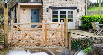 Charming Coach House Retreat Near Sherborne Abbey