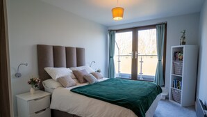 Apartment, 1 Bedroom - Surrey Hills Escape: Riverside Walks & Quick Links (Godalming)