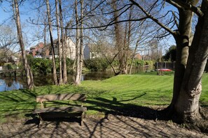 Aerial view - Surrey Hills Escape: Riverside Walks & Quick Links (Godalming)