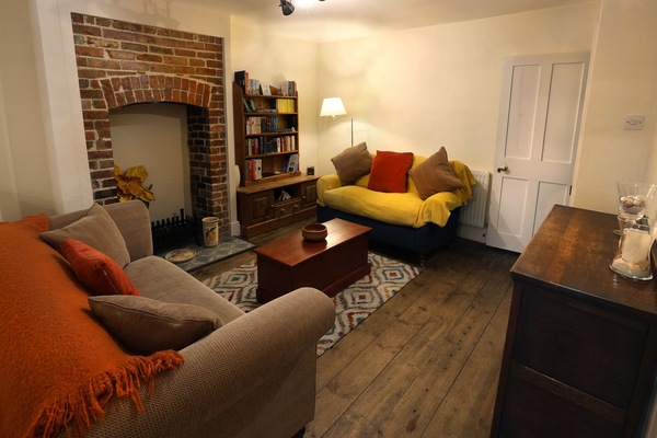 House, 2 Bedrooms | Living room