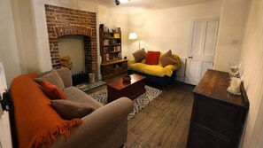 House, 2 Bedrooms | Living room - Charming 2Br Edwardian House In Market Town (Ilminster)