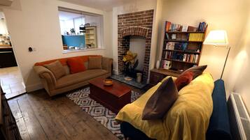 House, 2 Bedrooms | Living room