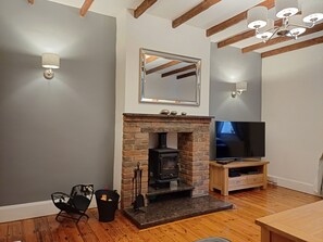 Interior - Charming 4B Bungalow W/ Garden Near Beach & Downs (Lancing)