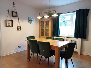 House, 4 Bedrooms | Dining room - Charming 4B Bungalow W/ Garden Near Beach & Downs (Lancing)