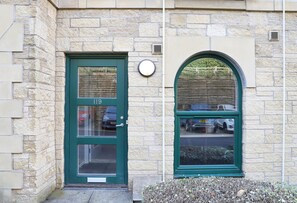 Exterior - Contemporary 3 Bedroom Flat In Ancient Dunfermline (Dunfermline)