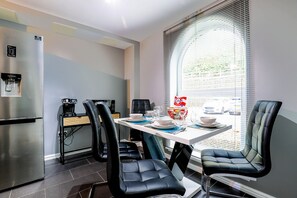 House, 3 Bedrooms | Dining room - Contemporary 3 Bedroom Flat In Ancient Dunfermline (Dunfermline)