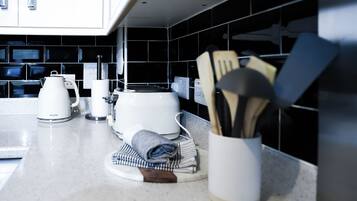 House, 3 Bedrooms | Private kitchen