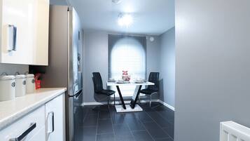 House, 3 Bedrooms | Private kitchen