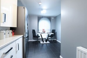 House, 3 Bedrooms | Private kitchen