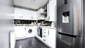 House, 3 Bedrooms | Private kitchen