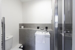 Appartement, 2 chambres | Salle de bain