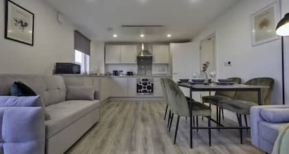 Stylish & Modern Flat 2 Min Walk To Ashford Outlet