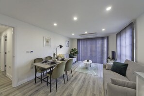 Appartement, 2 chambres | Salle à manger