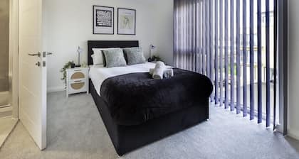 Stylish & Modern Flat 2 Min Walk To Ashford Outlet