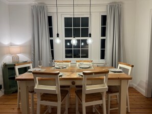 Apartment, 3 Bedrooms | Dining room