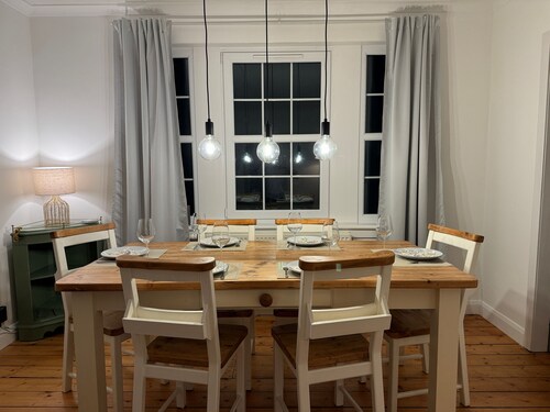 Stirling Haven: Charming 3B Apt In City Centre
