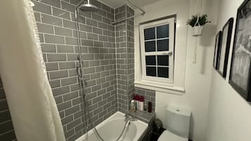 Apartment, 3 Bedrooms | Bathroom