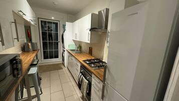 Apartment, 3 Bedrooms | Private kitchen