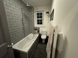 Apartment, 3 Bedrooms | Bathroom
