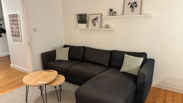 Apartment, 3 Bedrooms | Living room