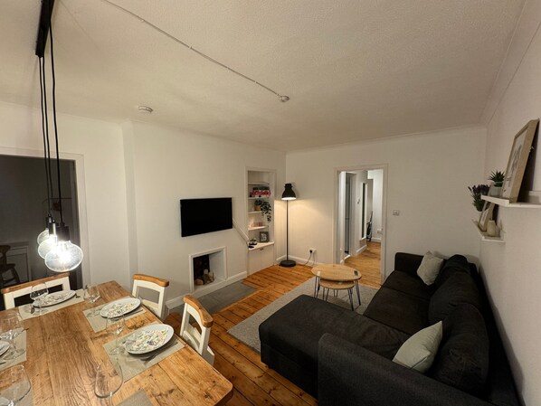 Apartment, 3 Bedrooms | Living room