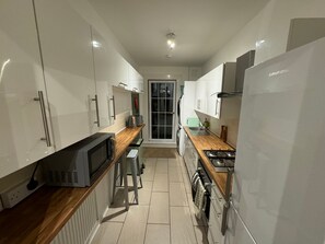 Apartment, 3 Bedrooms | Private kitchen - Stirling Haven: Charming 3B Apt In City Centre (Stirling)