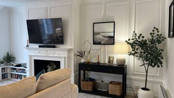 Apartment, 2 Bedrooms | Living room