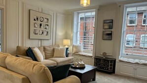 Apartment, 2 Bedrooms | Living room - Spacious 2B Flat In Clement House (Tring)