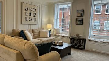 Apartment, 2 Bedrooms | Living room