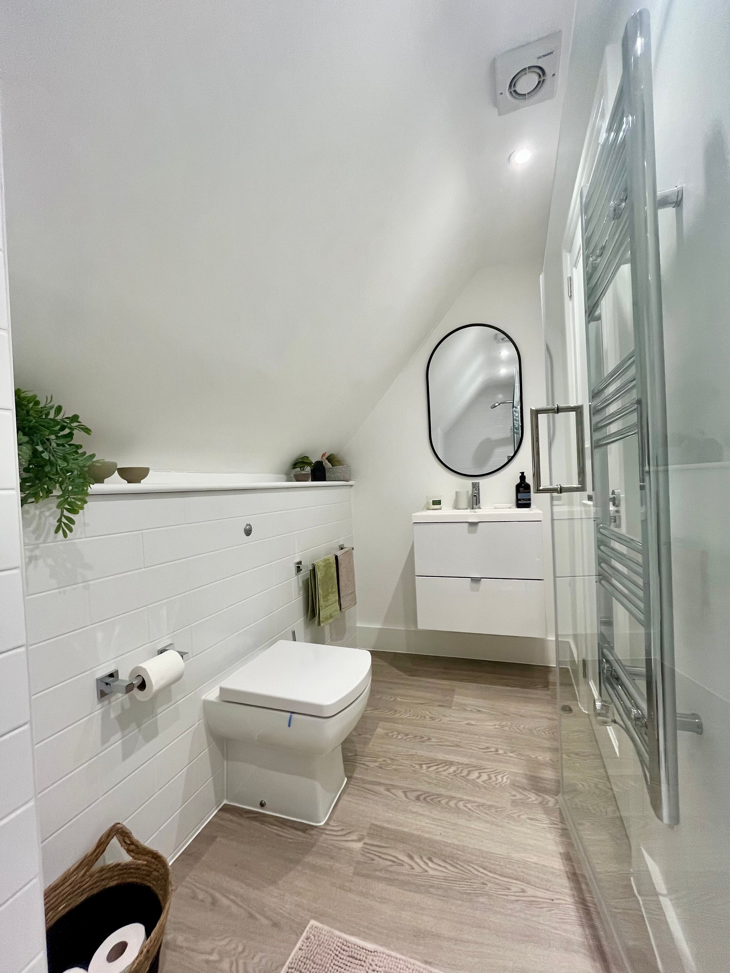 Apartment, 2 Bedrooms | Bathroom | Toilet paper