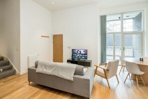 Apartment, 2 Schlafzimmer | Wohnzimmer