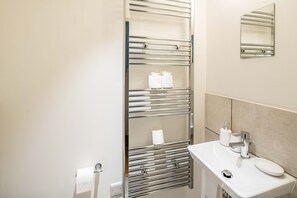 Apartment, 2 Schlafzimmer | Badezimmer