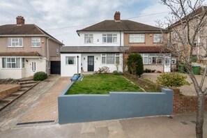 Exterior - Modern 3B Home With Garden In Eltham, London (London)