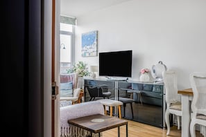 Apartment, 2 Bedrooms | Living room - Spinnaker View Apartment (Gosport)