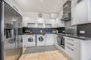 Apartment, 2 Bedrooms | Private kitchen - Spinnaker View Apartment (Gosport)